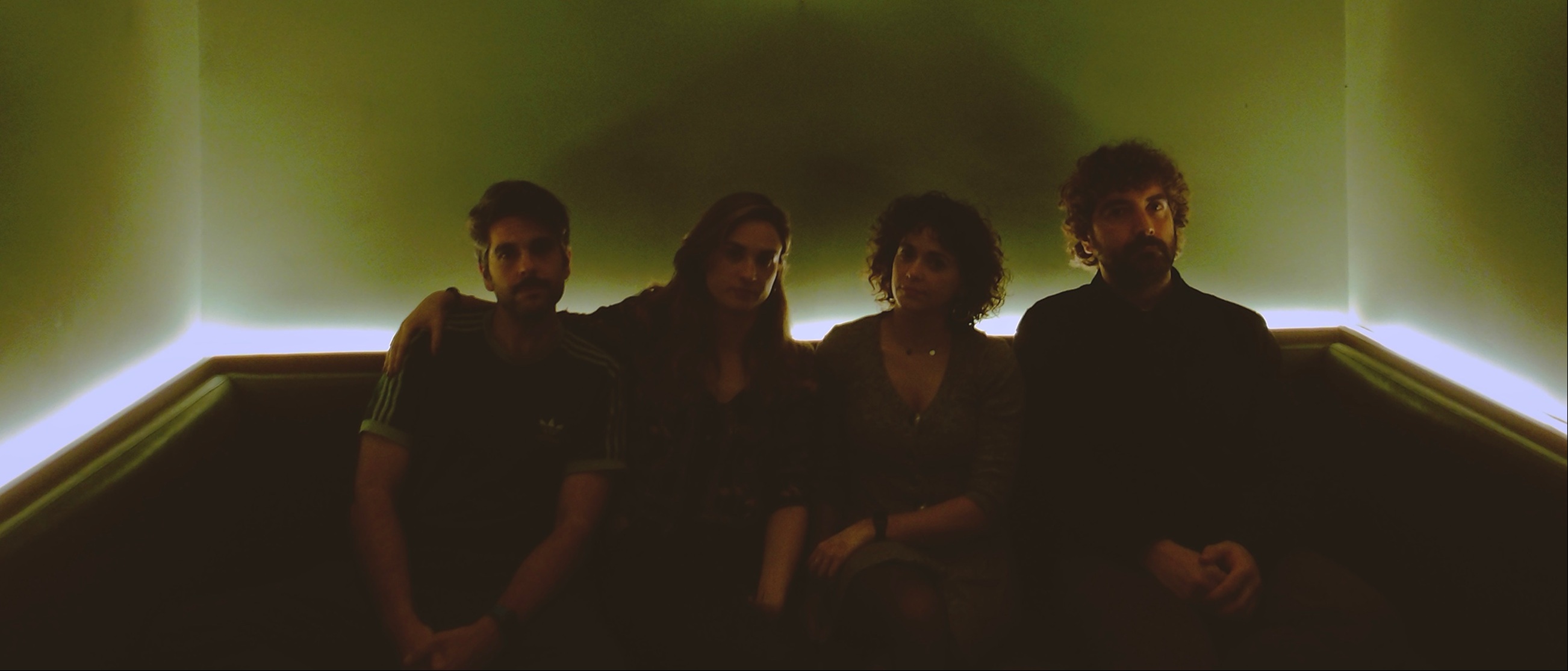 LOS DOMINGOS PUBLICAN «DESENCANTO», SU PRIMER ÁLBUM